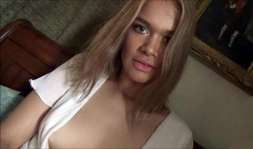 Брызжет спермой на манду смазливой дочки - ведь отчиму можно все